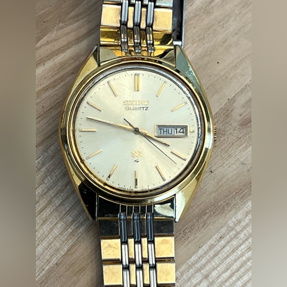Seiko Men’s Watch Vintage Two-Tone Bracelet Gold-Tone Dial Day Date Window - Picture 1 of 14
